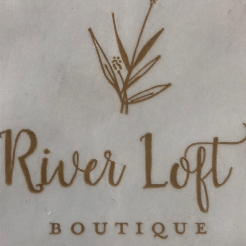 Meet your Posher, Chanel